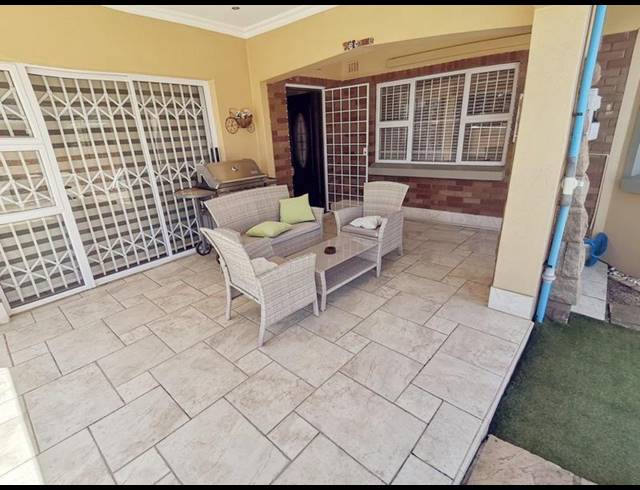 3 BEDROOM HOUSE FOR SALE IN OVERPORT